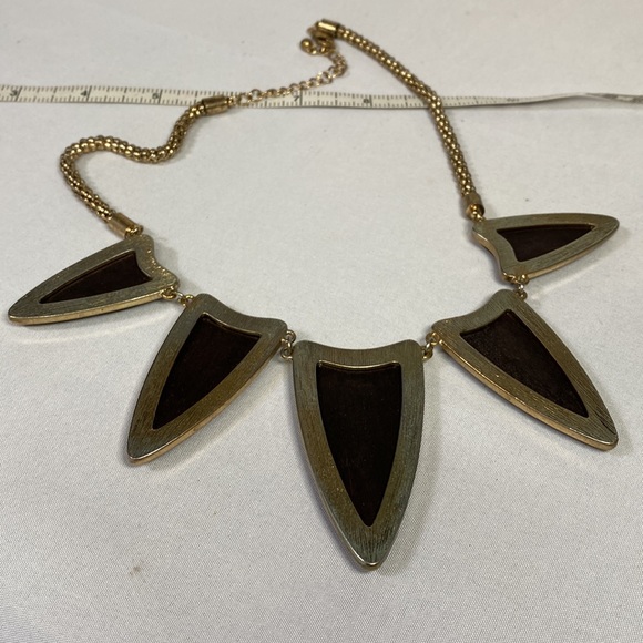 Wooden chevron style statement necklace - Picture 9 of 11